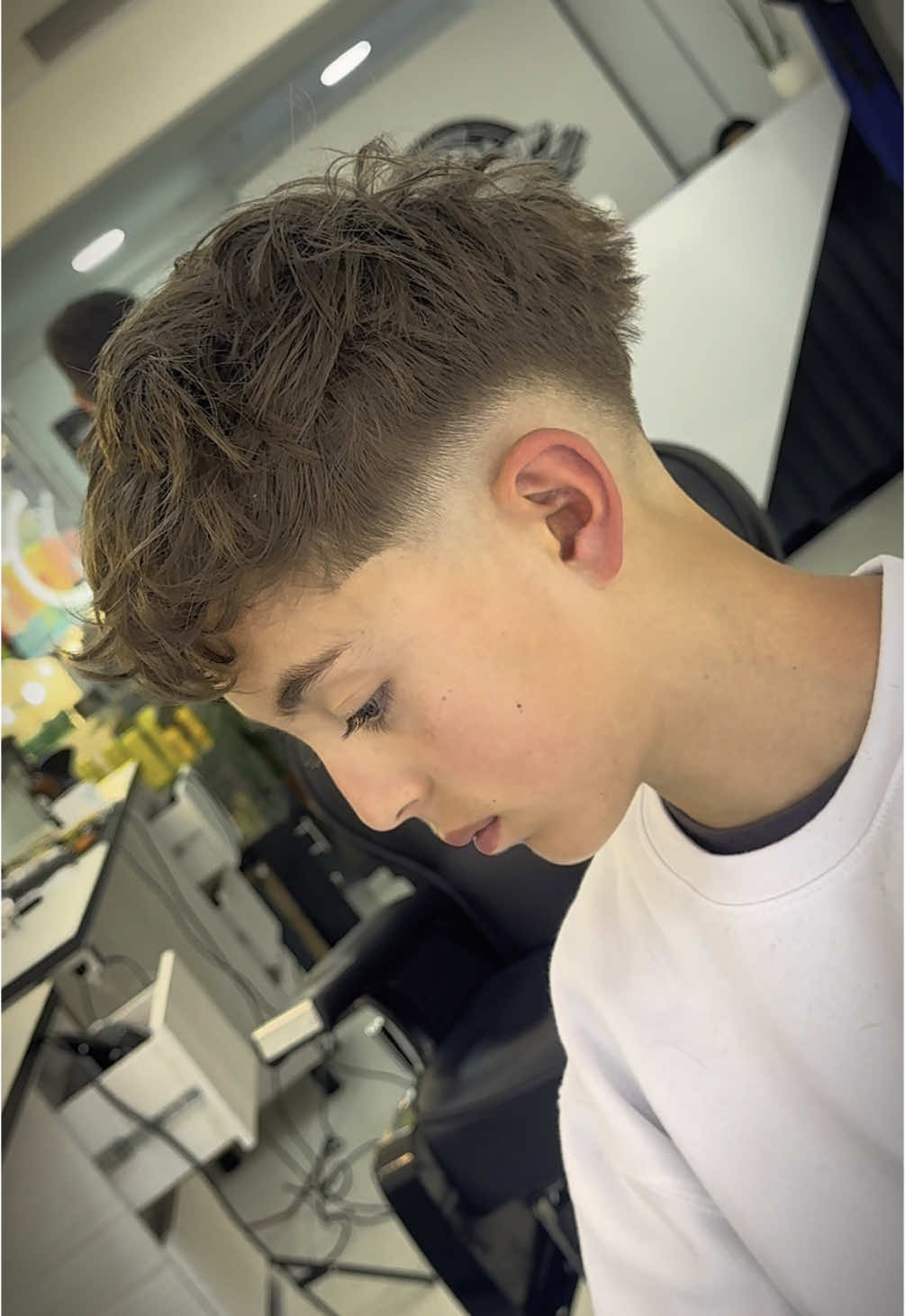 Low fade con textura  Reserva en el link de mi perfil  #cortedecabello #barberíabogotá #barberiaurbana ##barberosbogota #fadecut #peluqueríamasculina #barberstyle #tendenciabarbería #estilodehombres #texturizado #cambiodelook #estilomasculino #transformationcut 