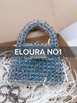 🧊 ELOURA | Lueur Bleue – ánh xanh lung linh Pha lê ánh xanh, ánh tím, ánh bạc – đan xen như sóng biển dưới nắng sớm. Không phải mọi chiếc túi đều có thể khiến bạn dừng lại và thốt lên: “Trời ơi xinh quá!” Nhưng Eloura thì làm được điều đó. ✨ Handmade with love – từ hạt đầu tiên ✨ Lấp lánh dịu dàng nhưng đầy sức hút ✨ Một chiếc túi – ngàn lời khen 📩 Đặt hàng / tư vấn: Instagram: @elourabag  #Eloura #TúiPhaLê #blingbag #CapCut #blingbling #xuhướng #viral #trending 