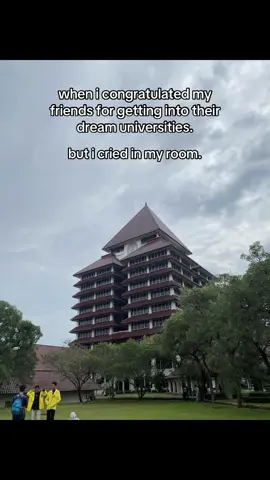 i’m wondering, aku kapan ya?  but still i’m supeeeer proud of my friends 😗 #ptn 