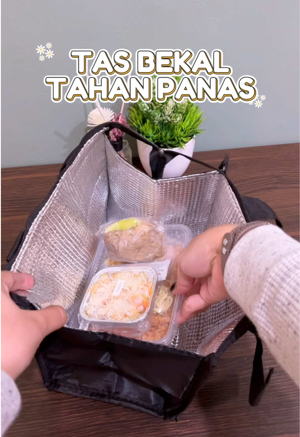yang suka bawa bekal dan mau bekalnya tetap hangat mending pakek tas yang satu ini deh #tasbekal #tasbekaltahanpanas #tasbekaltahanpanasdingin #tasmakanan 