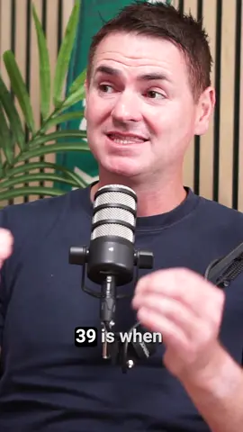 What age do runners peak? Are longer distances easier as you get older? What other factors are at play when it comes to finding your own peak performance? Sarah, Andy and Rick discuss all things age and distance in this week’s episode of the podcast 🎙️ Episode 125 🎧: What Age Do You Peak as a Runner? Listen now wherever you get your podcasts.