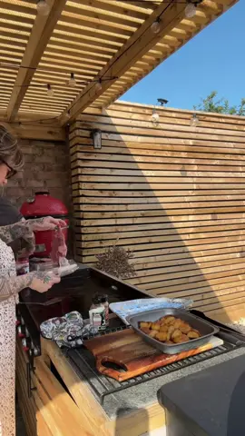 I wish we could just eat outdoors every night 😂