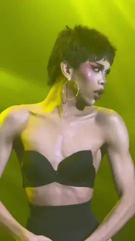 papa naman, wig na umiikot? ako bahala  napanood to ni mama pao kagabi huhu bet raw niya 😭😭  #RPDR #DRAG #drag #dragqueen #fypage #fyppppppppppppppppppppppp #pinoycomedy #fypシ゚ #comedy #fyp 