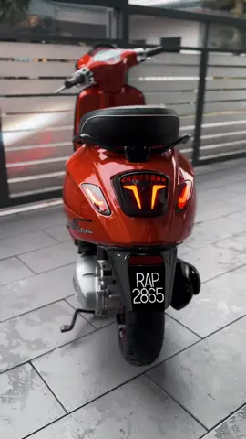 Vespa Sprint 150 Orange🧡 @Rmuqrizz 🫡 #sibsscoot #vskl #vespa #vespamatic #vespastyle #vespamodern #vespagram #vespamania #vespajourney #vespasprint #vespakualalumpur #vespamalaysia #vespahobby #dailyvespa #vespagts #doyouvespa #nightride #vespamodifikasistyle