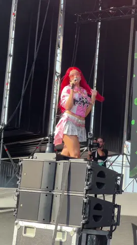 De la Rose cantando “palgo” en bcn @De La Rose #sharefestival#parati 