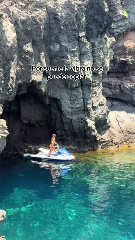 las vibras son las vibras… 🤷🏽‍♀️