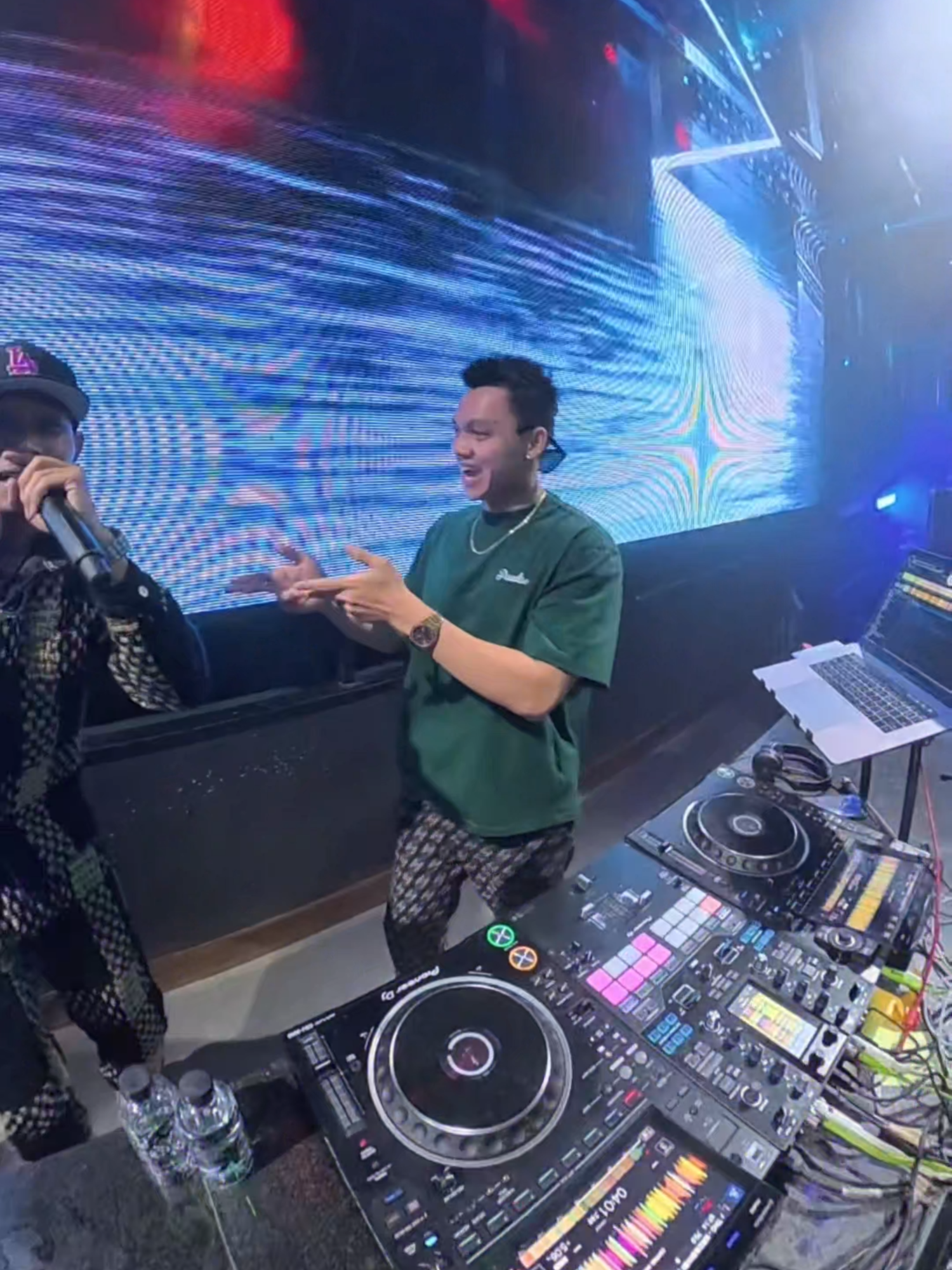 如果没有他你还爱我吗 🥹 #djeyedee #dolbycrew #partytime #hottiktok #remix #club #viral #dj #fyp #vinahouse #vietnamese #fypシ゚ #如果没有他你还爱我吗