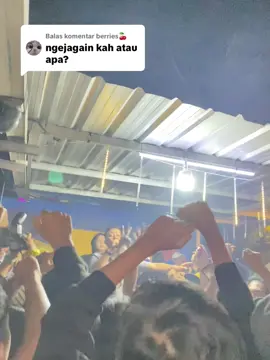 Membalas @berries🍒 dijagain dongg sayang ☺️ massa nonton reggae di lepasin si 😁  #fyp #konser #reggae #konserreggae #foryou 
