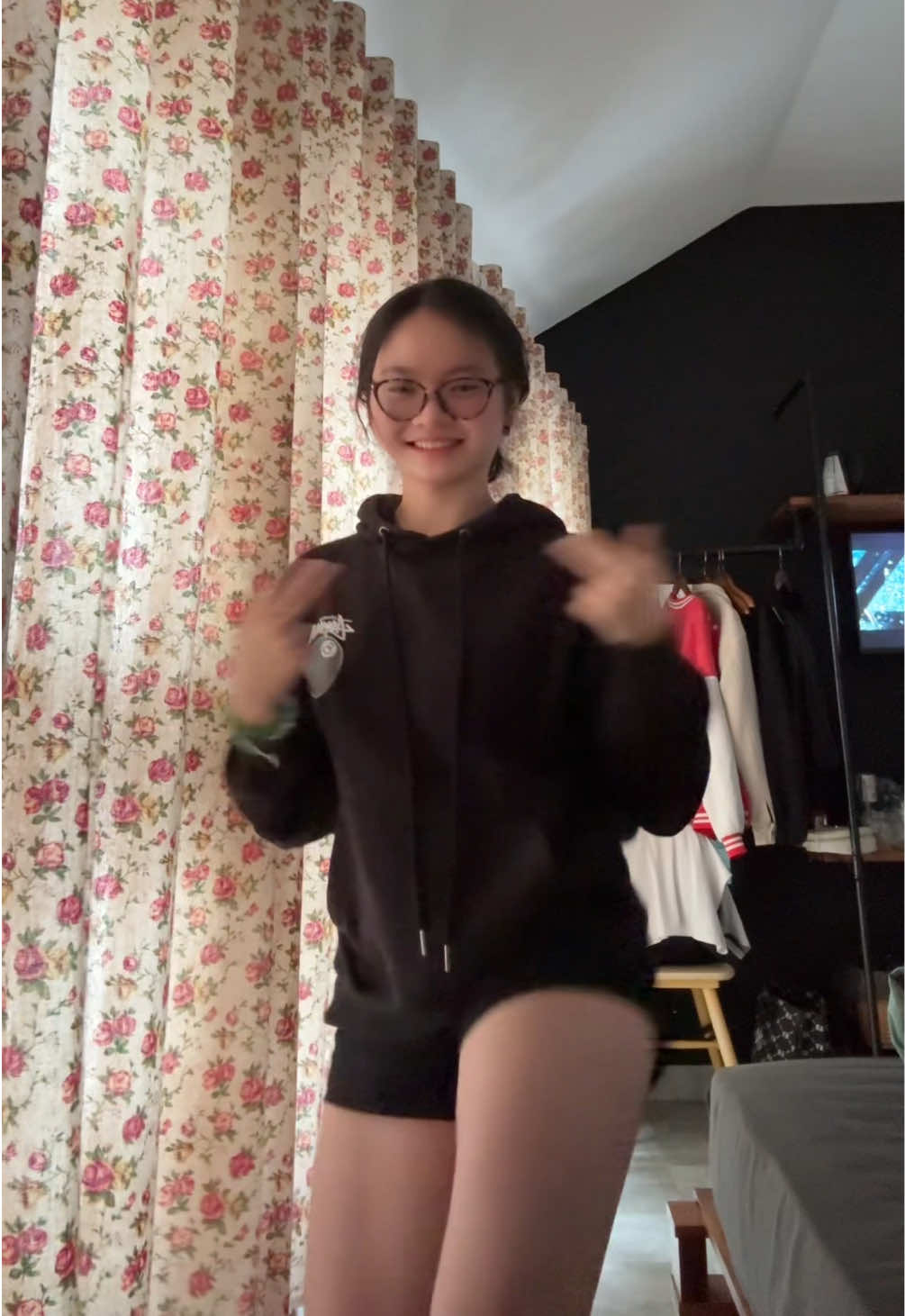 tắm xong dlat mưa ở nhà quay tít tót luôn:)