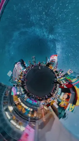 渋谷スクランブル小惑星🪐 ⁡ 📸Insta360 X5   +見えない自撮り棒    夜でも360度鮮明に撮影できる！ ⁡ Insta360本体が当たるキャンペーン実施中 → @insta360_official をチェック！ ⁡ #Insta360 #Insta360X5 #Insta360で見る世界 #360度カメラ #動画クリエイター #動画編集