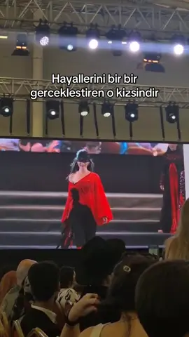 🥹🥹 #keşfetbeniöneçıkart #keşfet #fypシ゚viral #foryourpage #model #modeling #Runway #catwalk 
