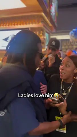 He is literally so loved in real life.  #jayz #shawncarter #4040fanatics #fyp #foryou #explore 