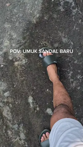 SAMA SANDAL AJA IRI 😆 #kerja #internet #sandal #aerostreet #baru 