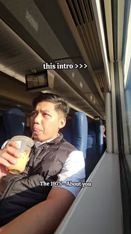 Lagi naik kereta terus tiba-tiba ke play lagu 1975 - About You, feels-nya jadi beda.  #ArgoMuria #keretaapi #ayonaikkereta 