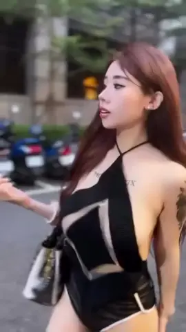 你們覺得黑色比較好看，還是白色好看？ Which color is better? #fyp