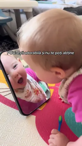 Dacă aș fi și eu atât de adorabilă, aș face la fel 😅  #babygirl #babylove #babyoftiktok #mamicipetiktok #5pasidebine #fyp 