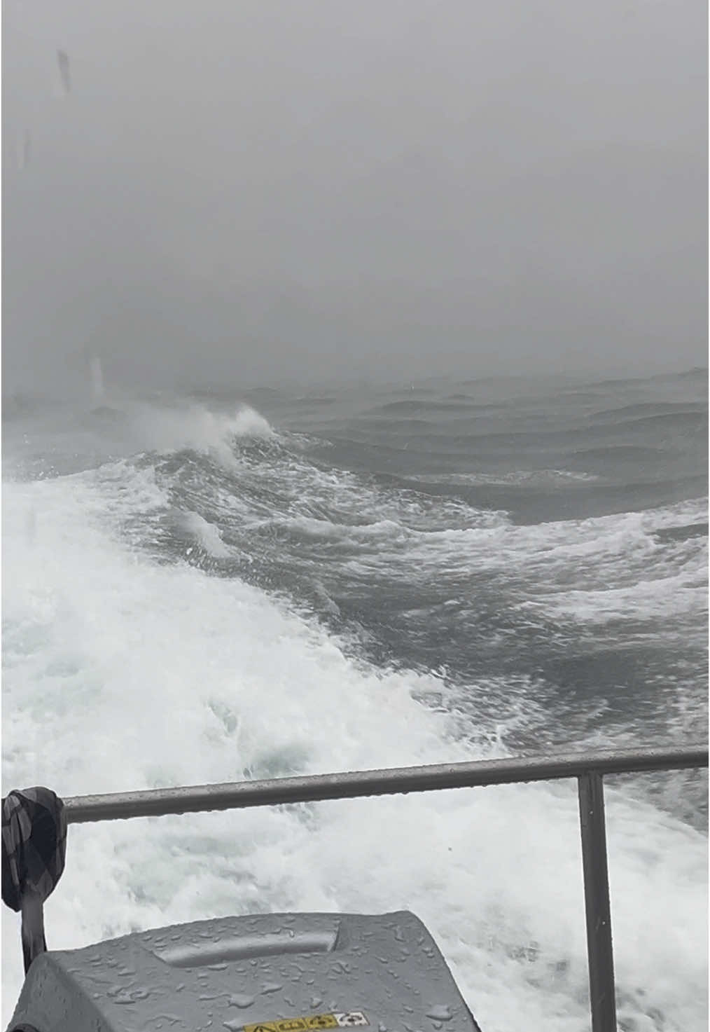 ยกนิ้วให้กัปตัน ชนอย่างเดียว👏🏻👍🏻 #speedboat #bundhayaspeedboat #krabi #phiphiisland #puket #fypシ゚ #บันดาหยา51 