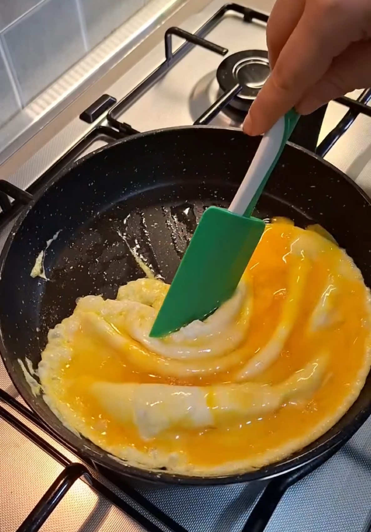 #scrambledeggs #scrambledegghacks #scrambledeggsrecipe #amlateggrecipe #russianeggrecipe #omeletteeggrecipe #eggrecipeideas #breakfastideas #foryou 