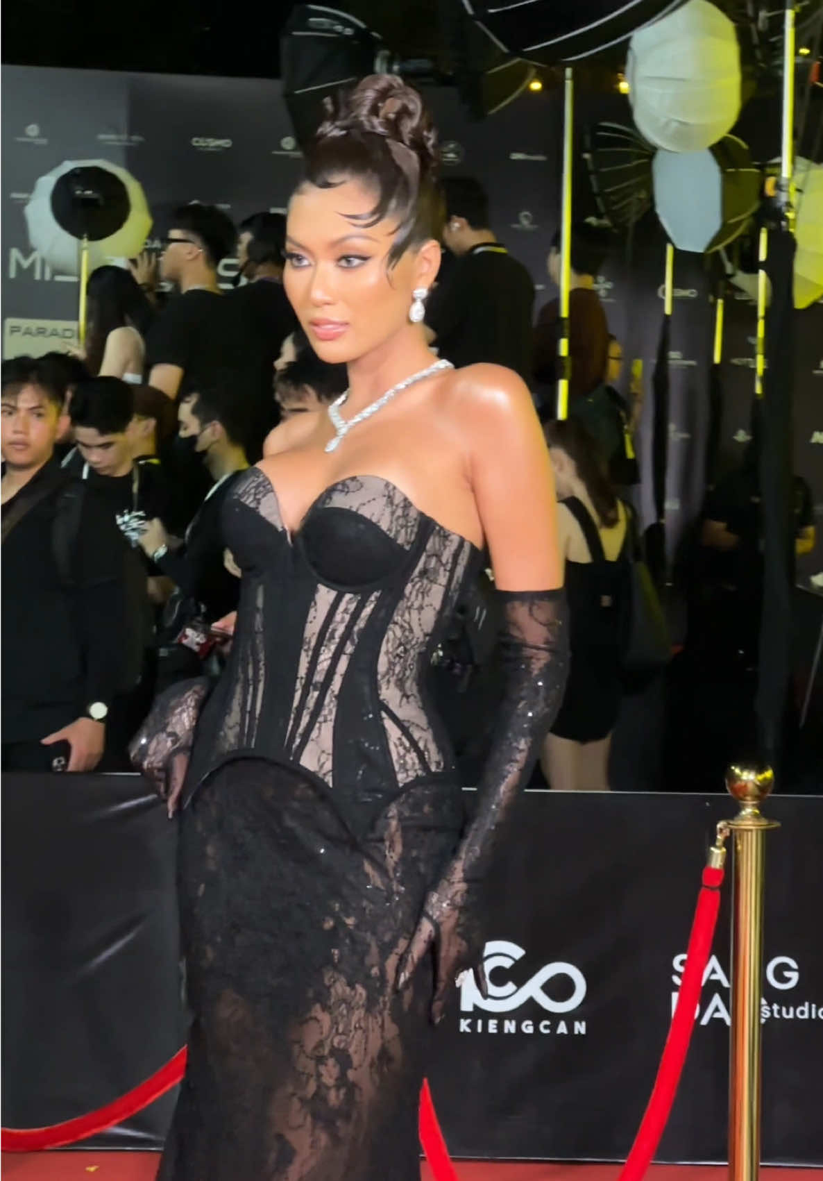 The red carpet is calling and she @Tata Juliastrid answered in style.  #MissCosmo #HoaHauHoanVuVietnam #HoaHauHoanVuVietnam2025  #MissCosmoVietnam  #UniMedia #ImpactfulBeauty