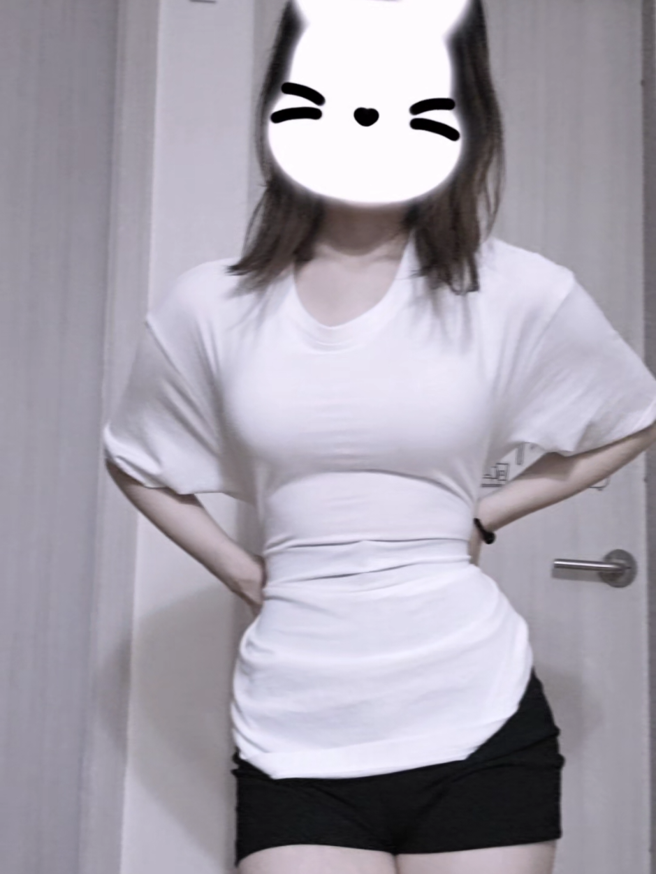 제 몸매는 초딩 몸매입미다.. 그러니까 다덜 어리게 보시는 거겠죠오..?🥹 #참치토끼 #춤 #추천 #추천추천추천추천추천추천추천추천추천추천 