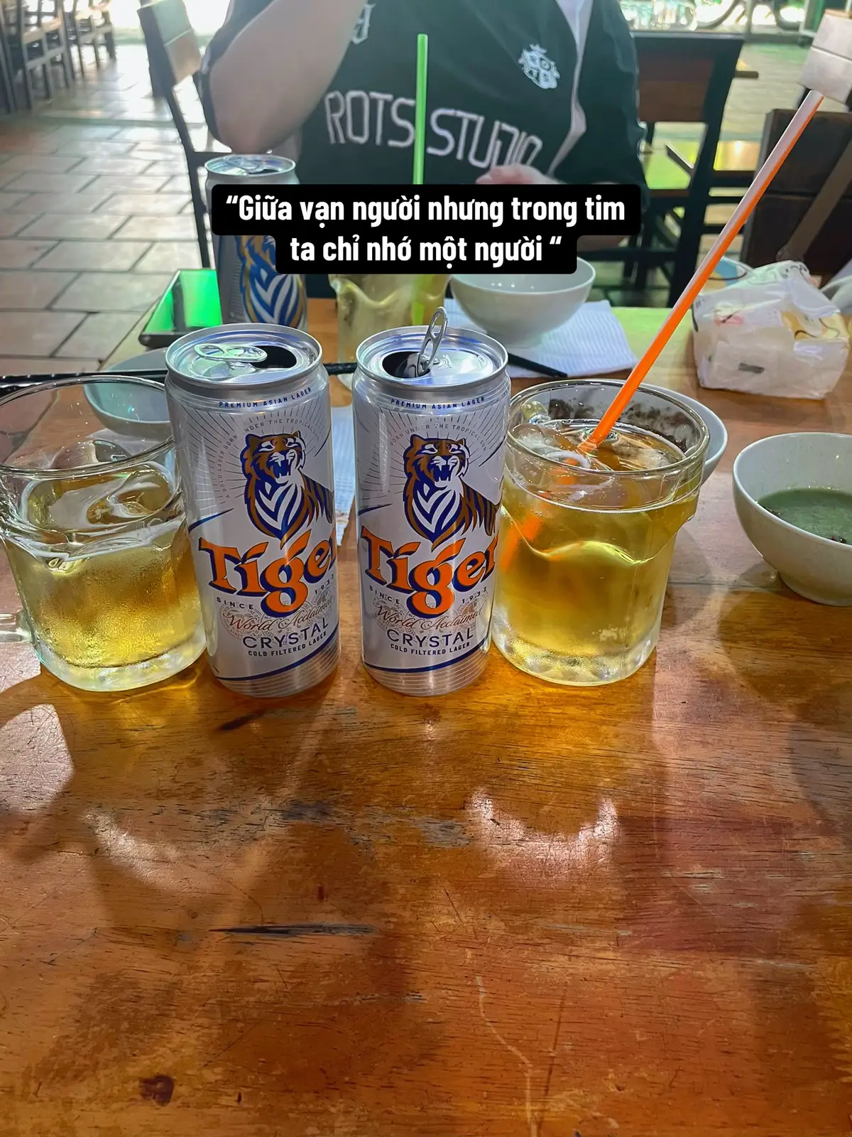 Giá như tình yêu chỉ cần yêu là đủ ,nhưng tình yêu cần cả cơm áo gạo tiền , cả tương lai và rất nhiều thực tế ..Dù có thương thế nào ,thật lòng ra sao   Chờ đợi bao lâu  ,, cuối cùng thì tình yêu chẳng thắng nổi thời gian .#tamtran #buon_tam_trang💔💔😭 