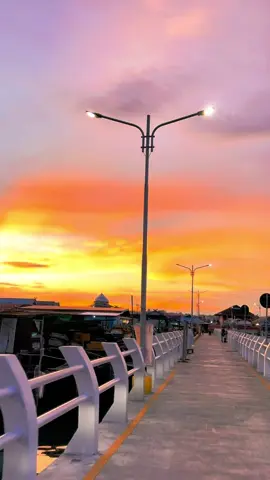 Tim nyore pinggir laut ☝️#sunsetbontang🌅 #laut🌊 #bontangkalimantantimur 