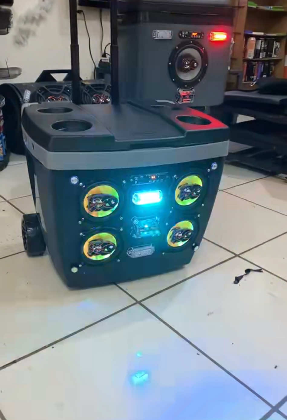 Caixa térmica com som rodinhas 42L #viral #fyp #caixatermicacomsom #brasil🇧🇷 #parana 