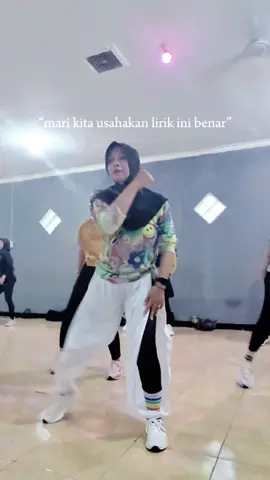 Bisa di klik kranjang kuningnya kak, biar buat nambah koleksi outfit olahraga nya kak😉 #jogertile #kaoskaki #legging #outfitolahraga #OOTD #outfithijab 