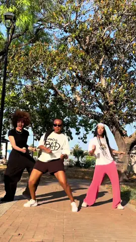 Omalicha with @Fatouma Hamidi & @khouloud_jouini 🫶🙌🔥💜 @Oxy 🐐  #fyp #fypシ゚ #explore #foryoupage #foryoupage #foryou #viralvideos #omalicha #oxlade #afrodance #dancers #dance #challenge #tunisia #africa 
