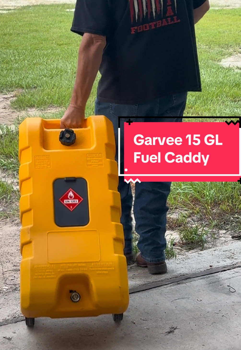 Portable fuel tank that holds 15 gallons and has a built in pump! #garvee #tiktokshopcreatorpicks #fuelstation  
