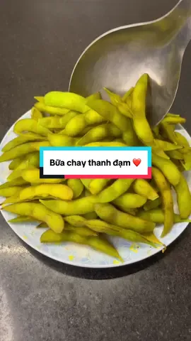 Bữa cơm chay thanh đạm nhẹ nhàng với món : măng tây xào nấm,đậu kho dứa ,canh chua dọc mùng và đậu tương luộc,toàn những món đơn giản nhưng lại ngon ,bữa cơm như vậy là hoàn hảo quá rồi,lần đầu làm món đậu kho dứa tưởng không ngon mà ngon không tưởng ấy ❤️ #DuongVuiVe #LearnOnTikTok #ancungtiktok #nauancungtiktok #comchay #anchay 