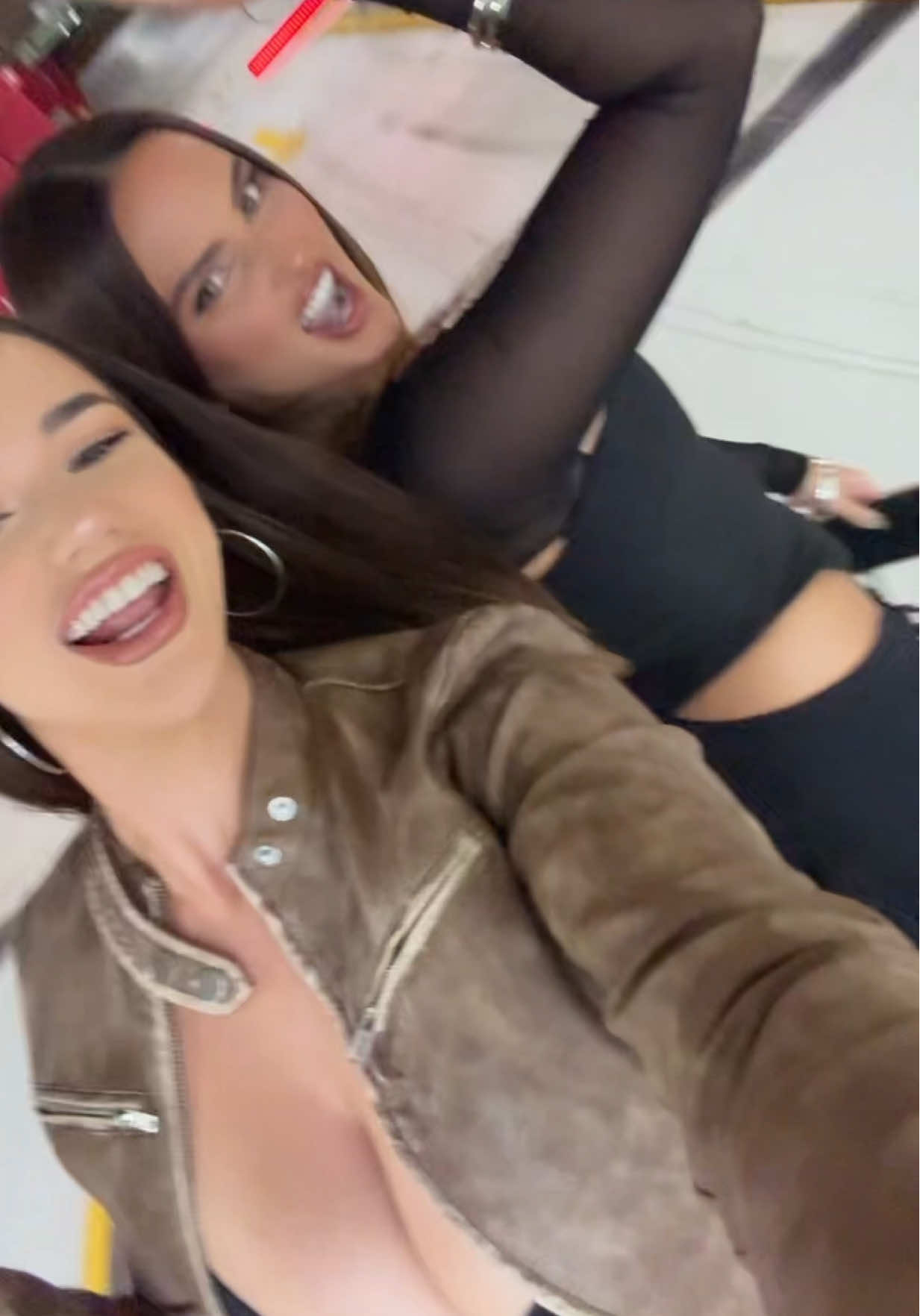 @oliviaevelynn girls night out