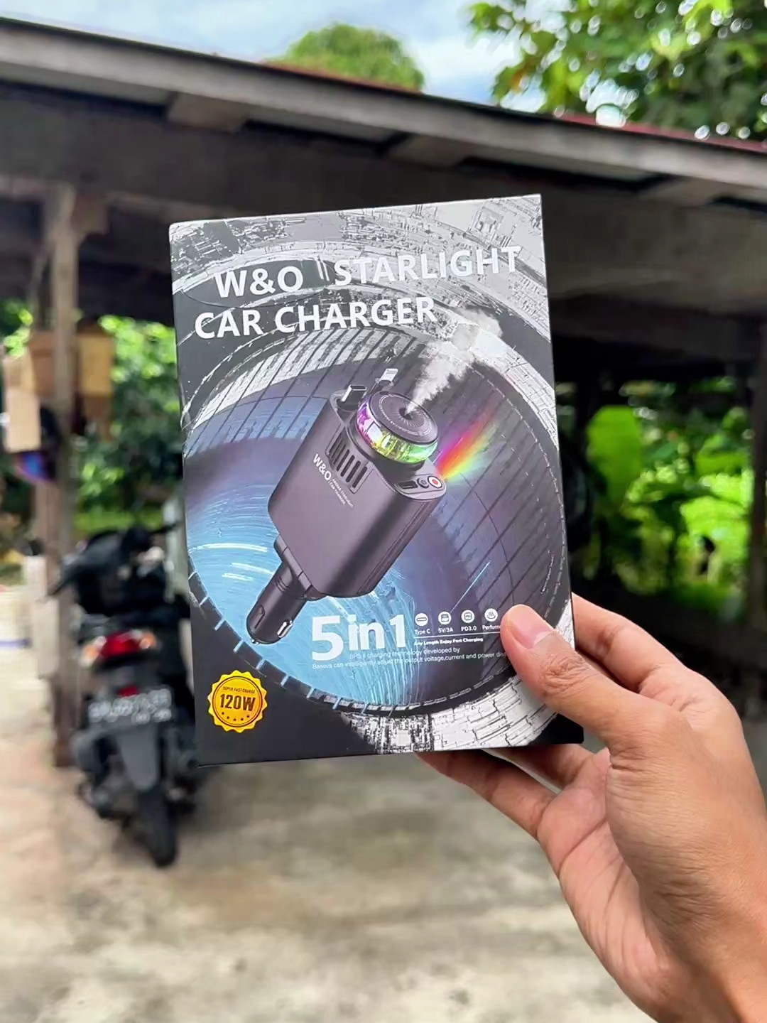 “Upgrade vibes kabin mobilmu dengan UPLU 5‑in‑1: fast charging, starlight ambience, dan aroma therapy yang bikin perjalanan makin santai.”#carupgrade #fastcharge #UPLUcharger #techgadget #mobilwangi #ambientlighting #aromatherapy