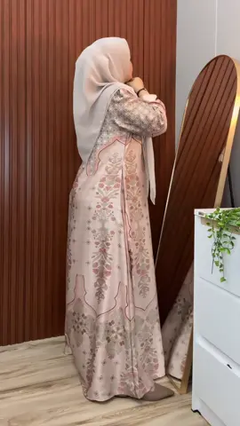 Rekomendasi Dress simpel tapi tetap mewah dan elegand 100 ribuan 🫶 #foryoupage #outfitideas #dress #viraltiktok #dresscantik #dresssilk #gamiskekinian 