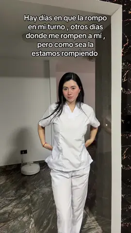 Los días que me la rompen a mí son mis favoritos 🫢🔥😈😝#humor #sabado #fyp #nursehumor #foryoupage 