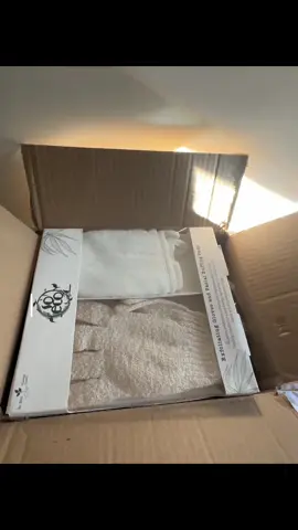 Voici ce que j’ai déniché à prix mini pour booster ma routine corps, visage et cheveux@Beauté Privée   • disques visage So Eco : exfoliation douce & éco-friendly  • Shampooing & masque L’Oréal Pro Longer : pour des longueurs plus fortes et épaisses  • Huile de douche Nivea : douceur et confort au quotidien ,dupe de l’huile L’Occitane, effet peau satinée sans fini gras  • Eau coiffante Mustela : mon fixateur doux pour l’été sans abîmer mes cheveux  • Sérum L’Oréal Lissage de Rêve : lissage express + protection chaleur  #unboxingvideo #beauteprivee #bonplan #soincheveux #routinecorps #dupealert🚨 #haircareroutine #skincaretips #haulbeauty #tiktokfrance #beauty 