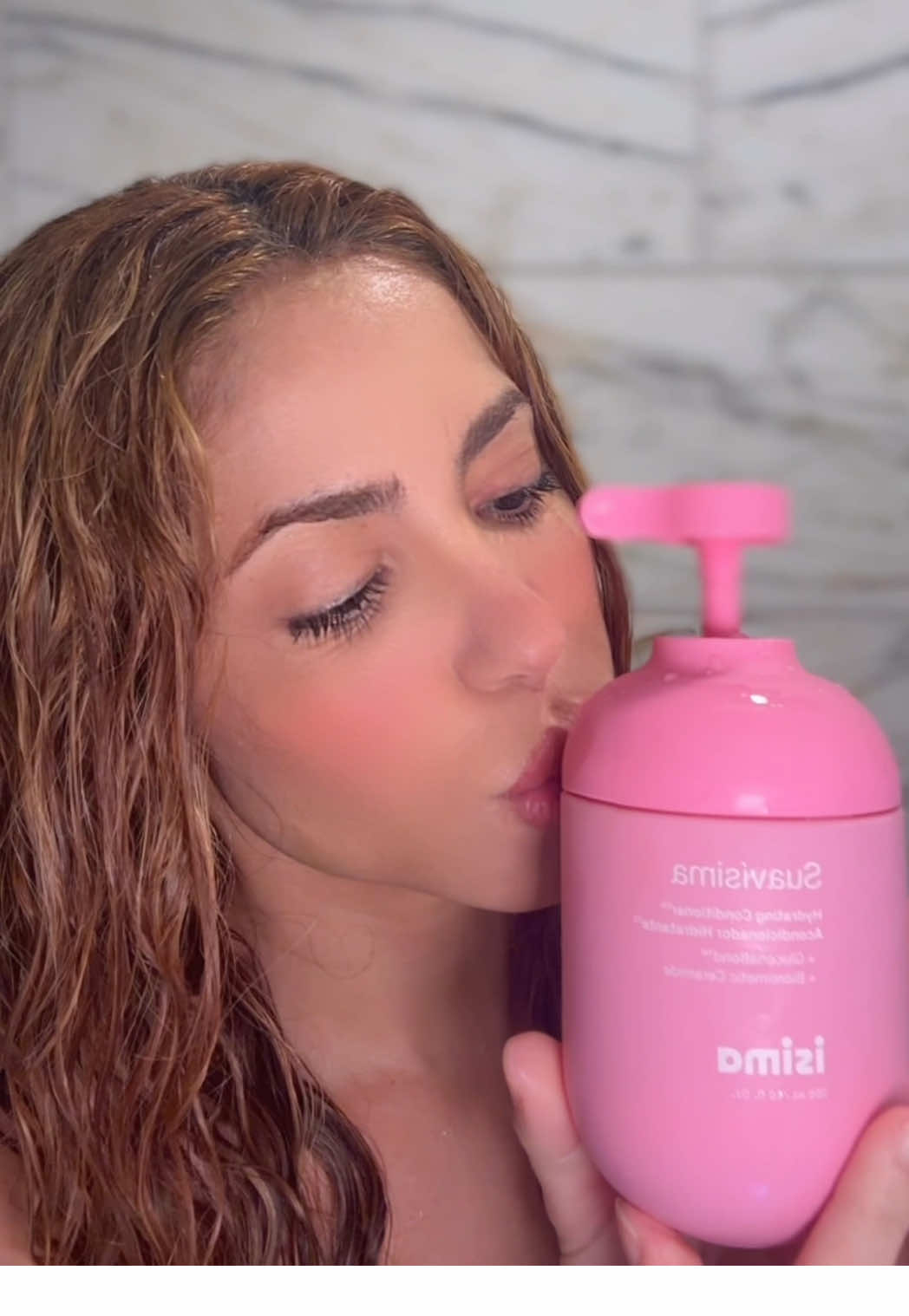 Never thought I’d invite you to my shower, but I want  you all to experience and enjoy @isima like I do. Me han cambiado el cabello completamente!💜🩷🩵💚❤️💛 U can find it on isima.com #isima