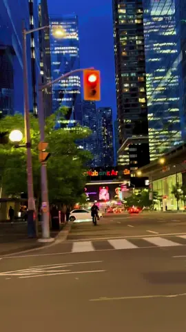 My name is Toronto #canada_life🇨🇦 #travelcanada #travel #yongedundassquare #greatcanada #downtowntoronto🇨🇦 #fyp #amazang 