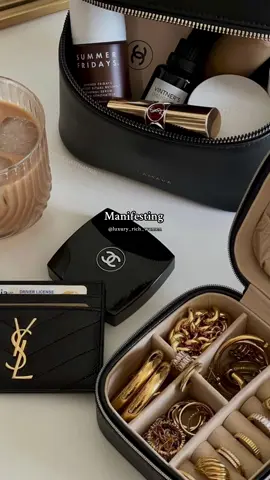 Manifesting  #manifesting #manifestation #luxurylifestyle #richgirl #girlboss #feminineenergy #womenpower 