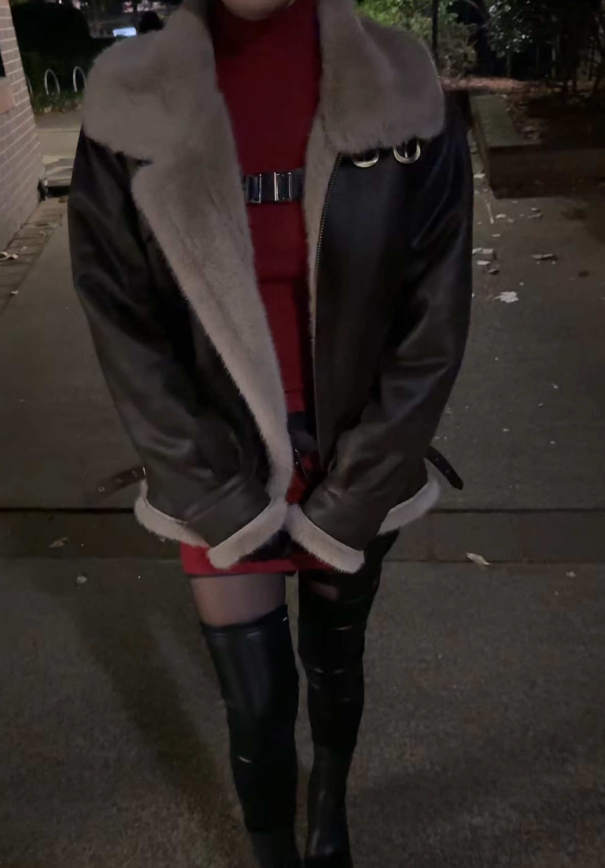 guys it was actually so cold 😭 leon's jacket is so warm though :> #residentevil #residentevil4 #adawong #leonkennedy #cosplay 