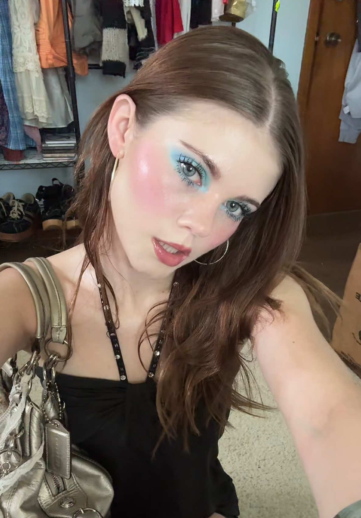 🐬🌀🩵🫐🐠 #datbaddiebrooke #blue #eyeshadow #mermaid #fashion #outfit #OOTD #y2k #2000s #Summer #makeup #angel