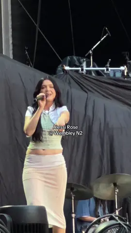 #alessirose #dualipa #dulapeep #radicaloptimism #dualipawembleyn2 #ruminationasritual #fangirl #concert #popgirls 