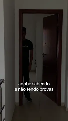 não façam isso amigos 🧐 #designgrafico #programas #adobe #humor #meme #designer 