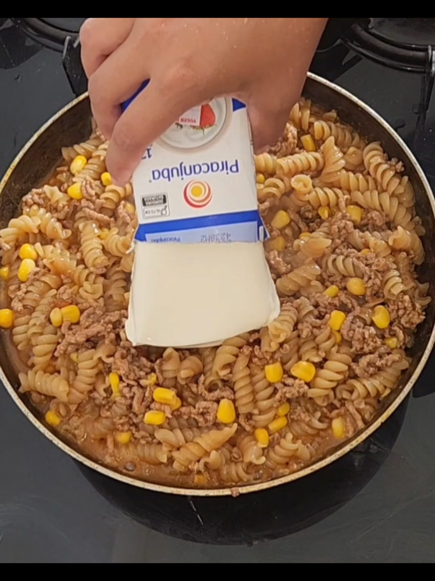 Essa receita de macarrão cremoso com  carne moida é perfeita ! 