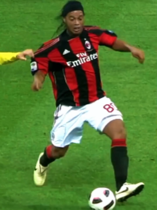 Ronaldinho Prime Absolute GOAT ⚡  #ronaldinho #skills #fyp 
