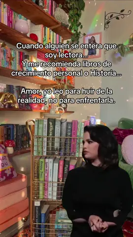 No me malinterpreten… amo aprender cosas nuevas. Pero si estoy leyendo, lo más probable es que quiera enamorarme de un dragón emocionalmente dañado, no de Napoleón.  ¿No les pasa? 😂 #BookTok #bookhumor #readersbelike #fantasyreader #romantasy #bookworm #bookishhumor #bookgirlproblems 