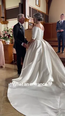 What an entrance 🥰🤍 #weddingtiktok #weddingtok #weddingdress #wedding #weddings #bride #fyp #foryou #viral 