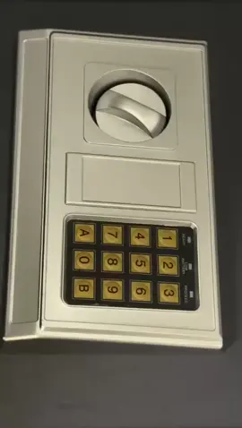 Consignment Box Video Evidence with photo Note: This is only video evidence you can share with your CL to secure better payment. the box is not being shipped. You can add anything of value inside the box (document, gold chain, gold bar diamond necklace etc) You can add your preferred pin to open the box as well. Note- These are real dollars so there's no way your CL would have a doubting mind about my job. SEND A DM ONCE READY !!! LEAVE LONG TALK, DM ONLY ONCE READY !