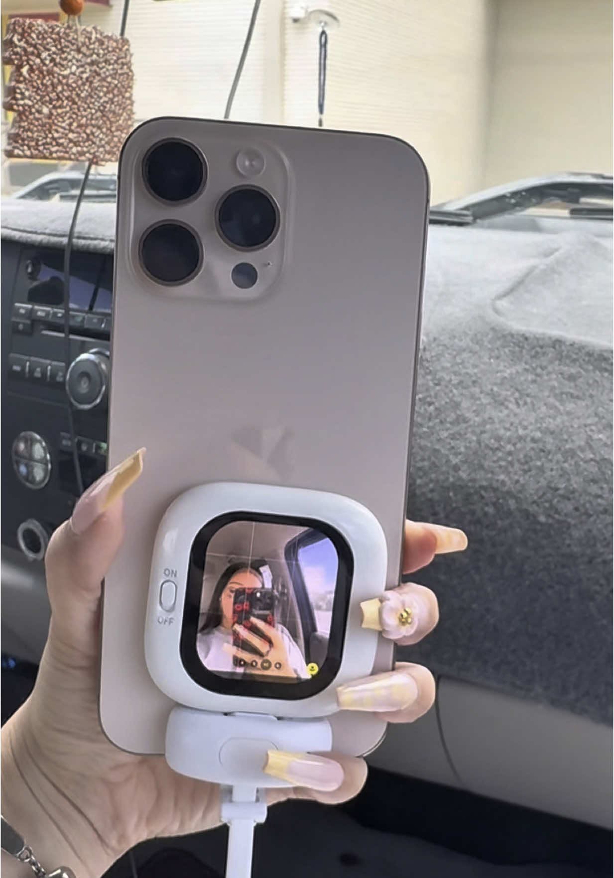 The quality is really nice too🫢  - - #selfiemonitor #FOUNISTOFFICIAL #contentcreatormusthaves #musthaves #Vlog #screenmonitor #techgadgets #tiktokmademebuyit #vlogmini 