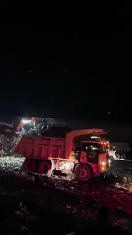 Hanya karna gelap bukan berarti tak bisa terang,🫦🫵🏻💃🏻#yaliyalisiapberaksi #duniamalamkeras #binuangpunya☺️ #lflllllllll🖤 #pejuangkasihsayang #anakrantau #fyppppppppppppppppppppppp #lovestory #kulicantik #gabutdoang #jawamanis #tambangbatubarakalimantan #lflllllllll🖤 #lfl💛💛💛💛 #tambangbatubarakalimantan #duniapertambangankalimantan🌏🇲🇨 #wmgk📸 #operatoradtcat745 #cewektambangmonitor😅 #kasihpahamdulubosku #jawamanis 